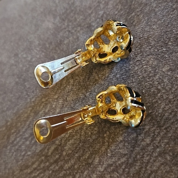 VTG 80s Black Enamel Basketweave Dome Clip-on Earrings - Picture 4 of 4